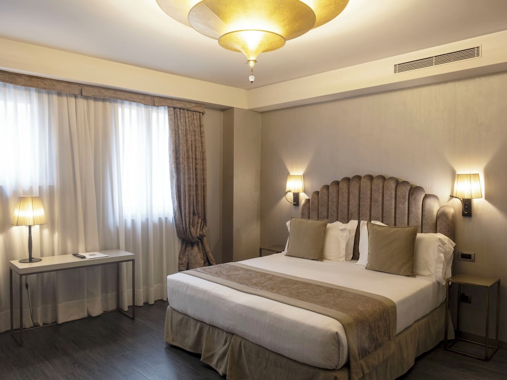 Luxury Apartment (Large)