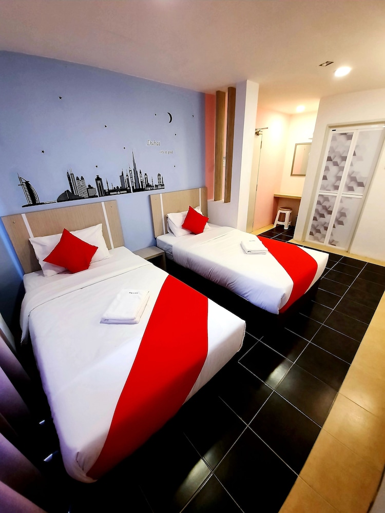 Deluxe Twin Room - Photo 2
