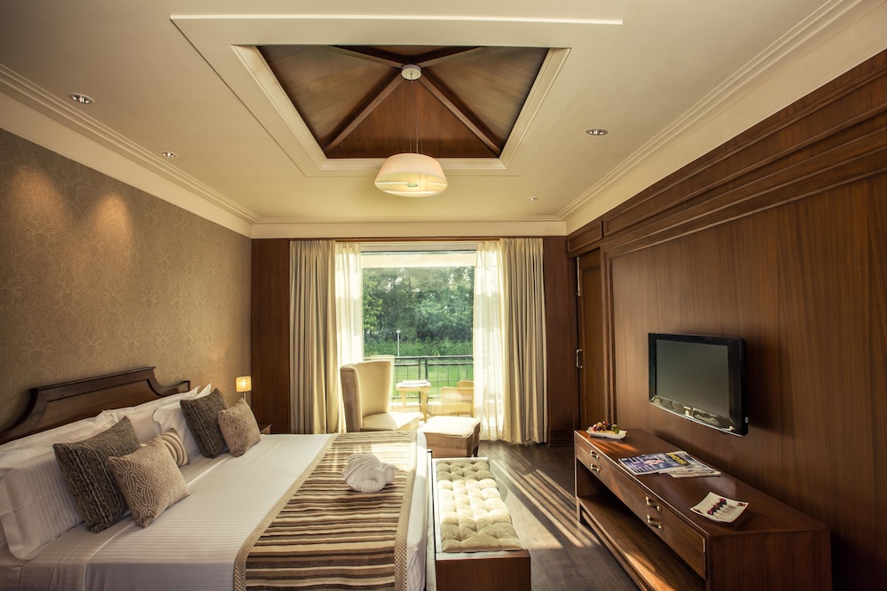 Royal Suite photo 2
