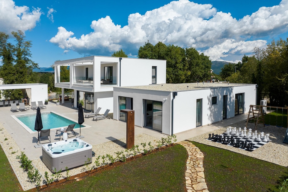 Villa, Accessible photo 1