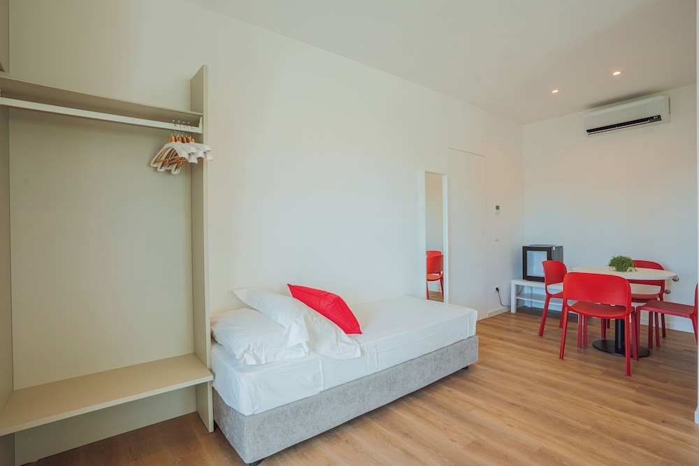 Deluxe Triple Room photo 3