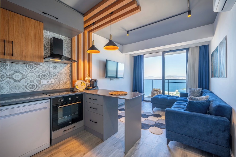 Family Suite, Multiple Beds, Kitchenette, Sea View photo 2