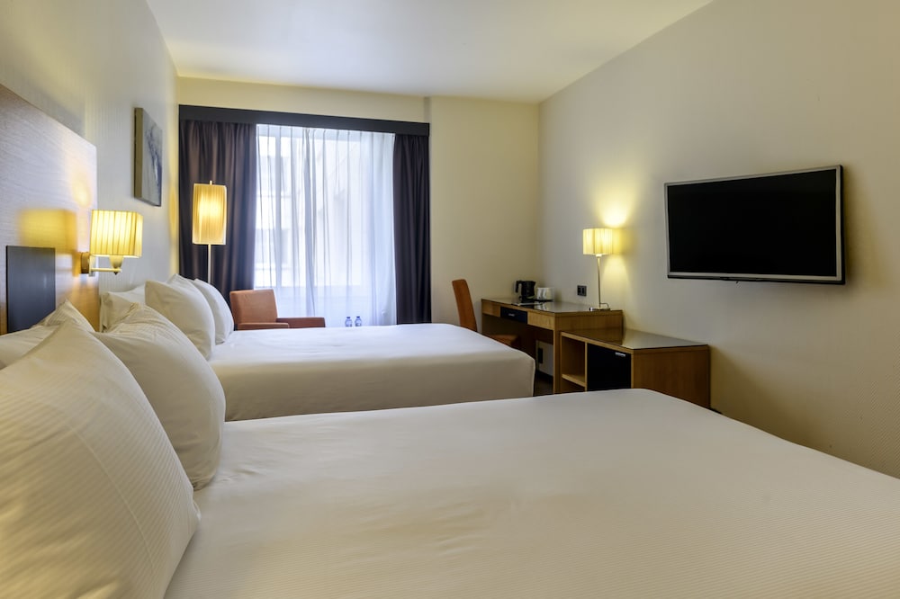 Executive Quadruple Room, 2 Queen Beds photo 2