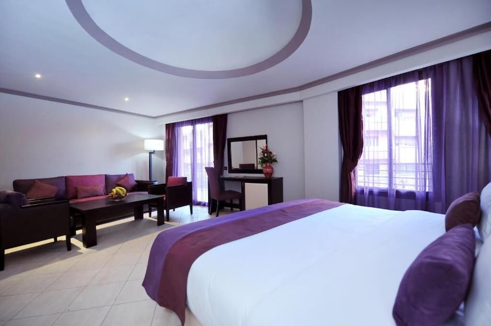 Family Suite (3 Adults + 1 Children)