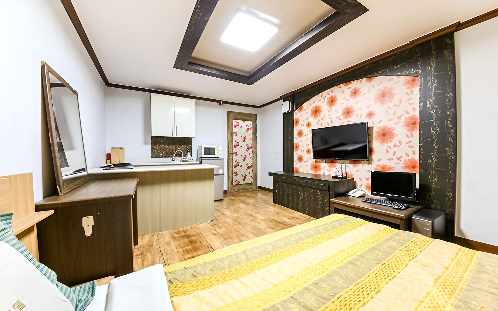 Room (40m Pension Room) - Photo 5