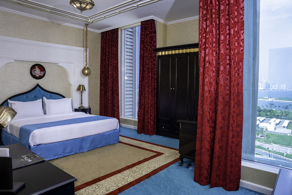 Panoramic Suite (Corniche view ) photo 3