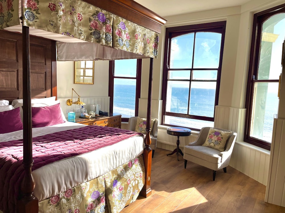 Premier Double Room, Ensuite, Sea View photo 2