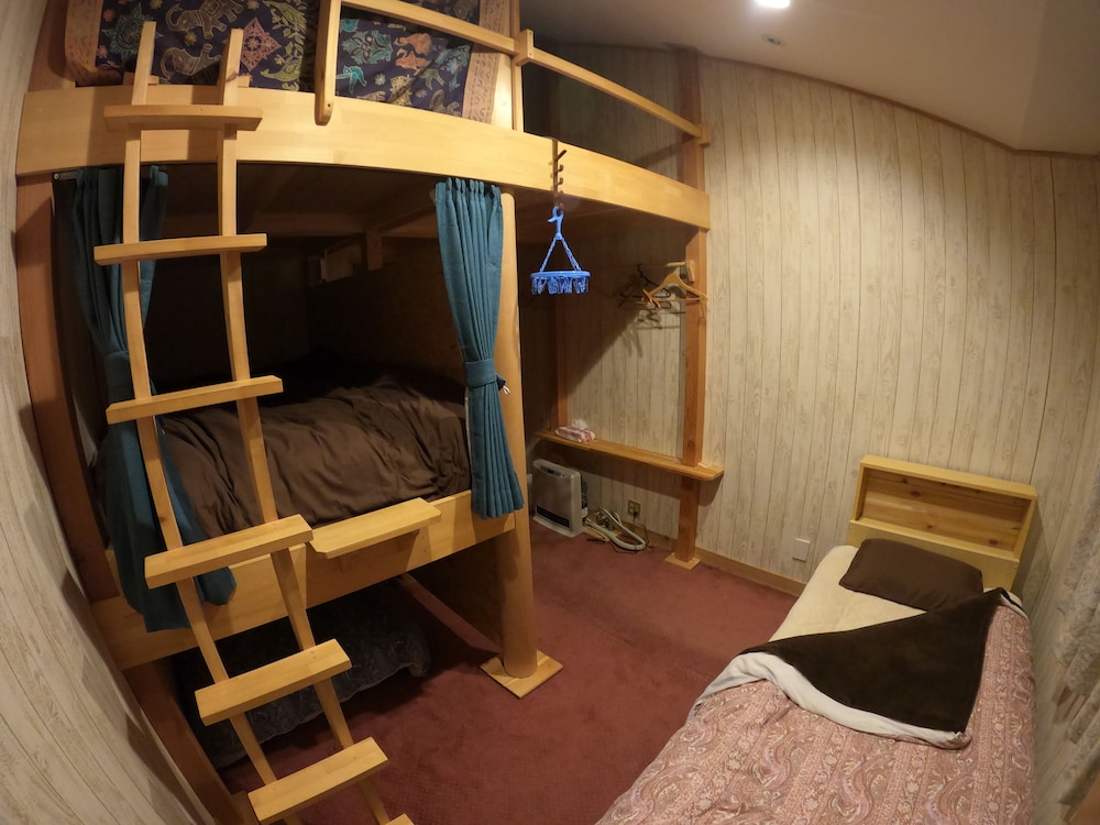 Room (For 6 People)