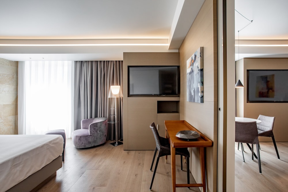 Exclusive Suite - Photo 7