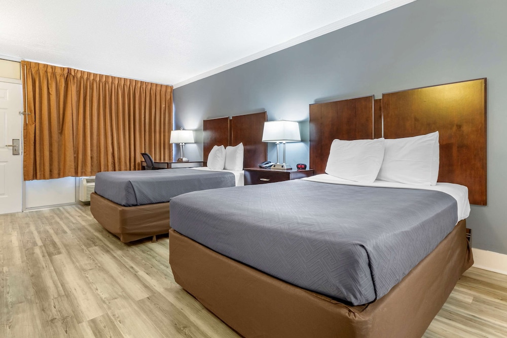 Standard Room, 2 Double Beds, Non Smoking - Photo 3