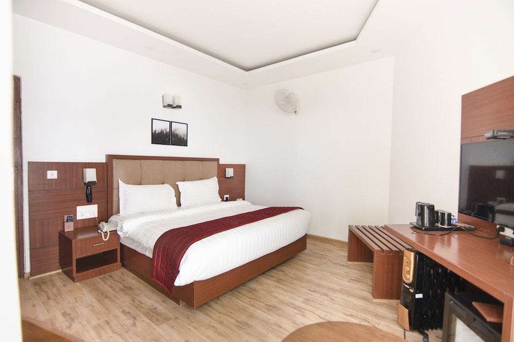 Executive Room - Photo 6
