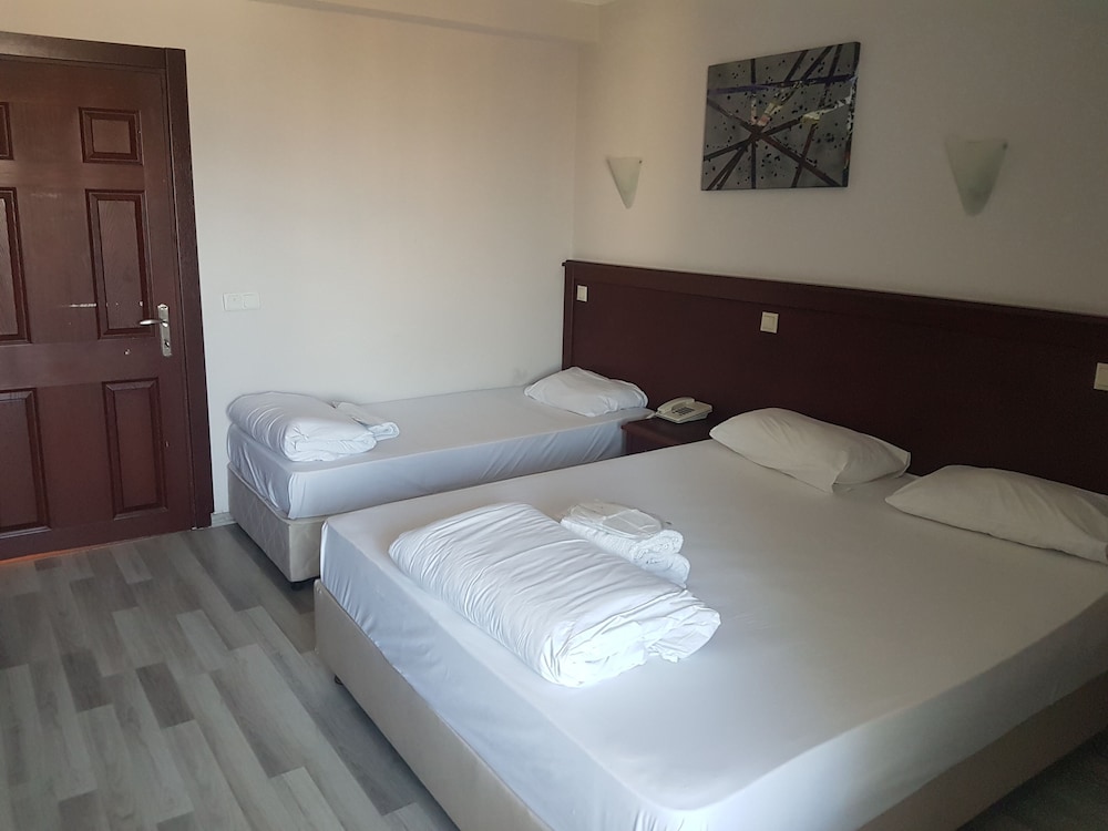 Basic Triple Room photo 1