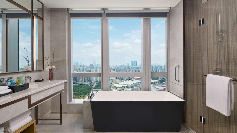 Premium Room, Multiple Beds, City View - Photo 4