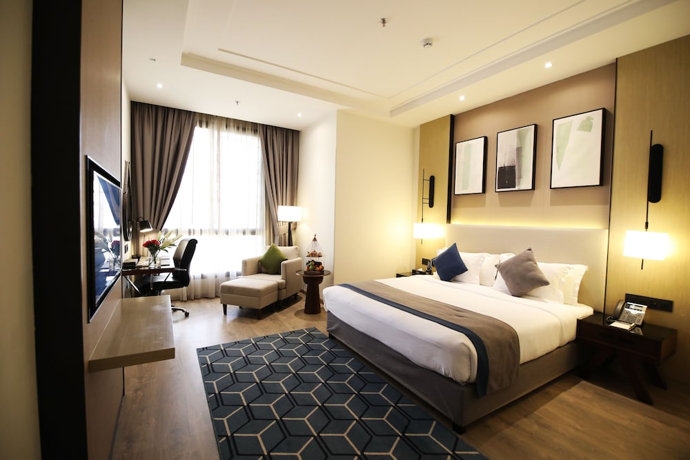 Executive Double Room thumbnail 5