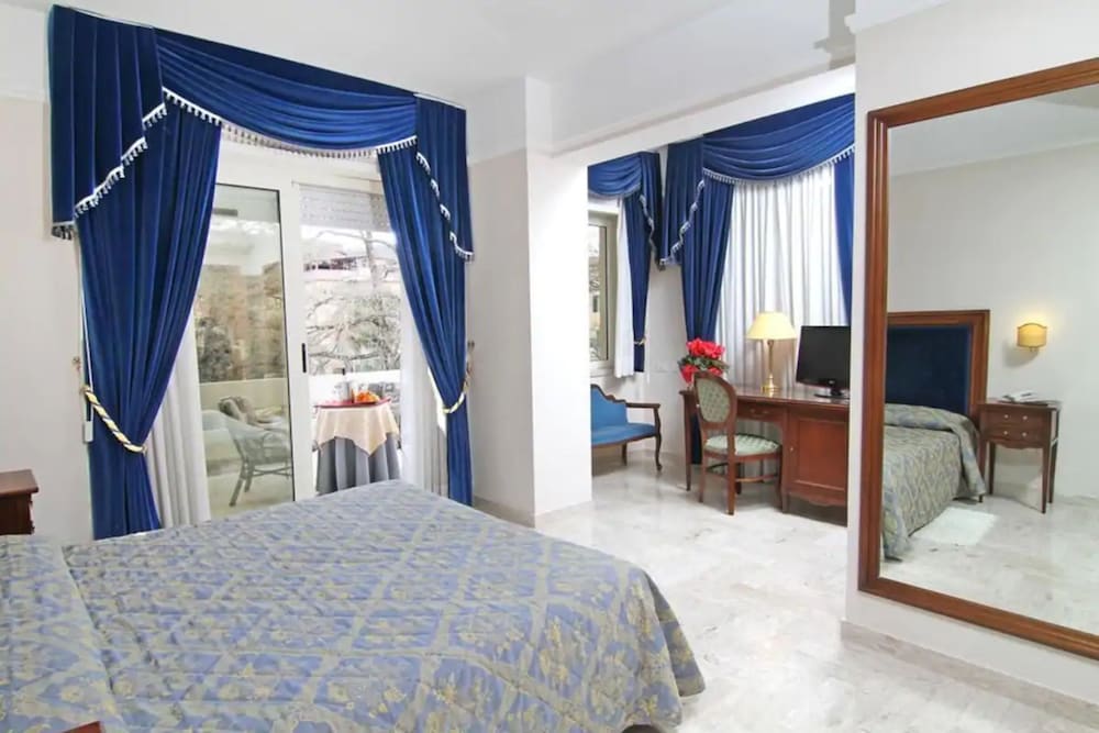 Deluxe Suite, Balcony photo 3