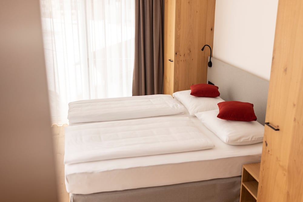 Deluxe Apartment, 2 Bedrooms, Balcony - Photo 2