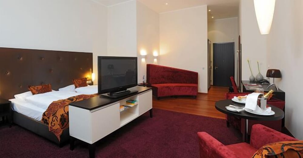 Deluxe Studio Suite photo 3