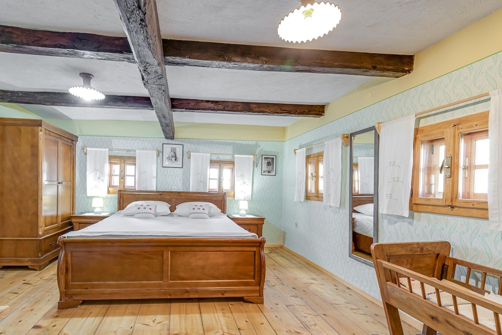 Family Chalet, Multiple Bedrooms, Mountainside (Homestead Bahor With Whirlpool) photo 2