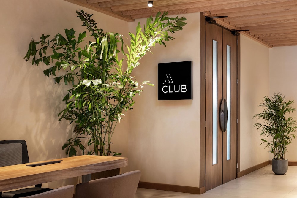 Club Suite, 1 Bedroom, City View - Photo 8