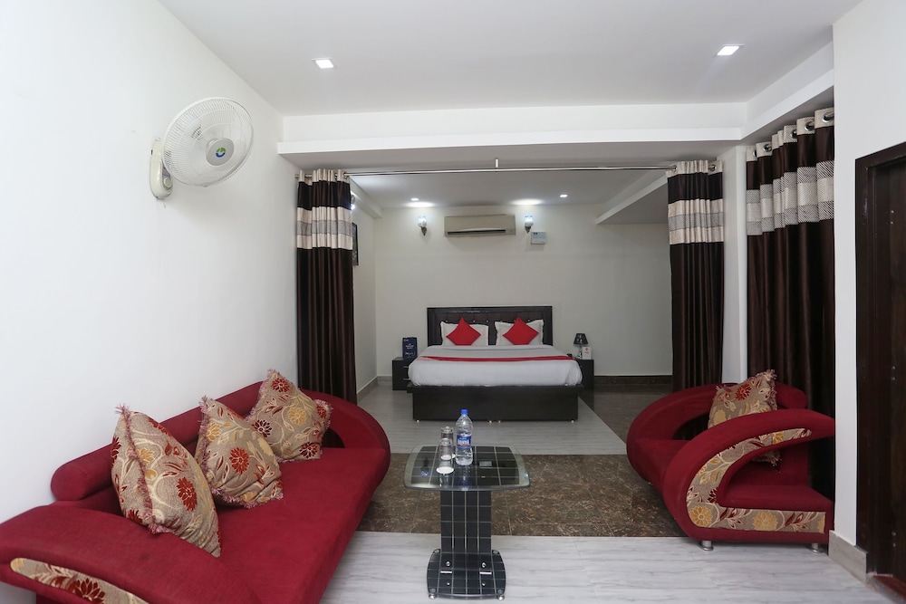 Suite, 1 Queen Bed photo 3