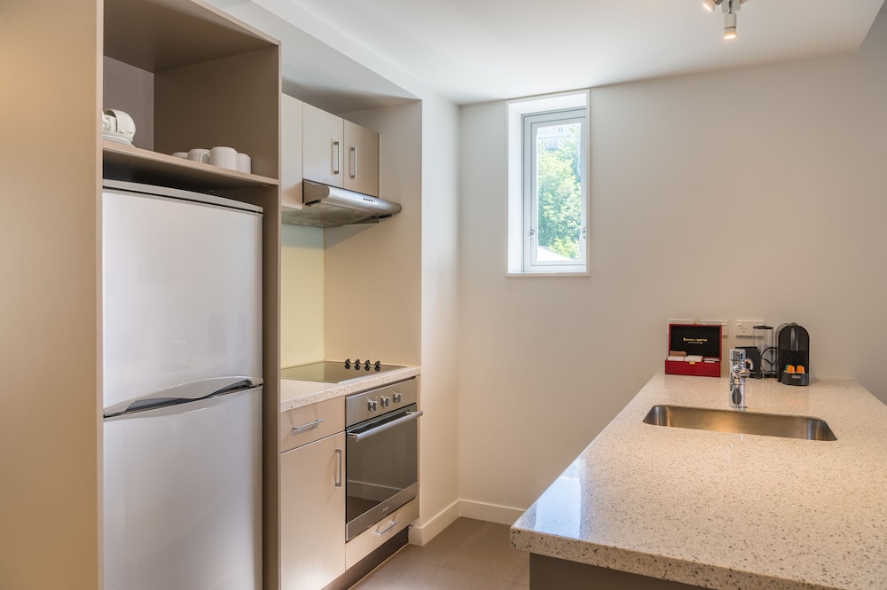 Suite, 2 Bedrooms, Balcony, City View photo 3