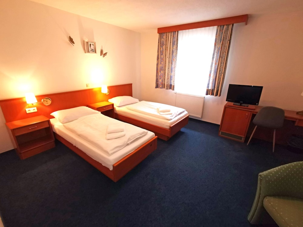 Double Room - Photo 4
