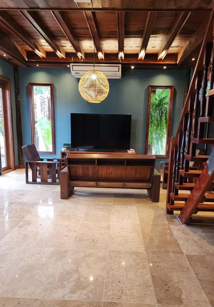 V9 Family Villa - Photo 7