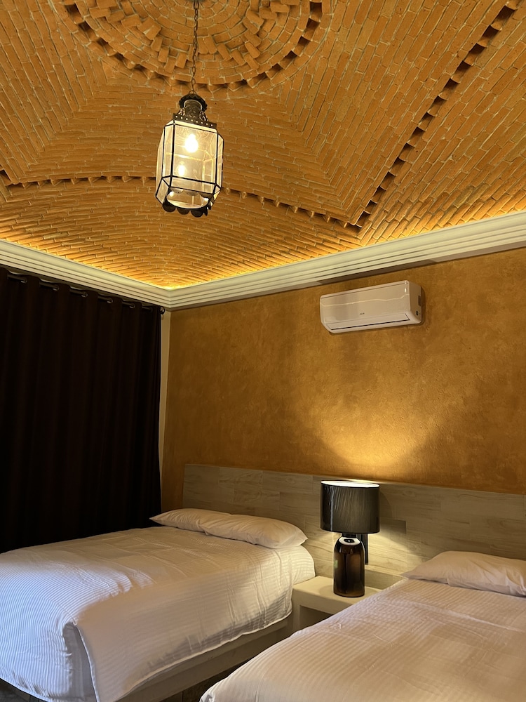 Premium Room in upper floor with 2 double beds (Cúpula)