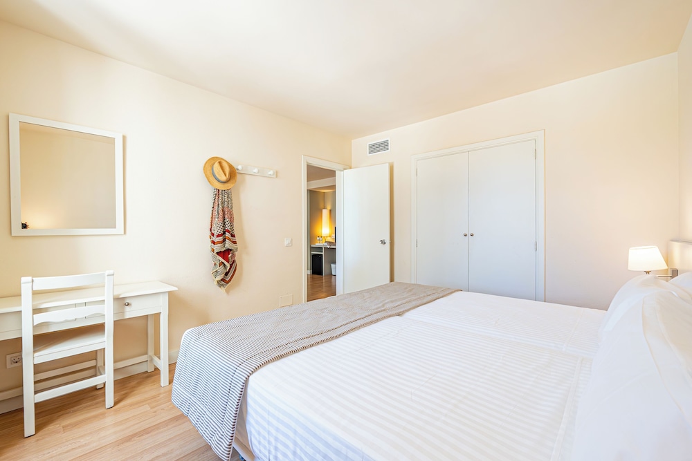 Junior Suite, 2 Twin Beds, Terrace, Pool View (Superior) - Photo 2