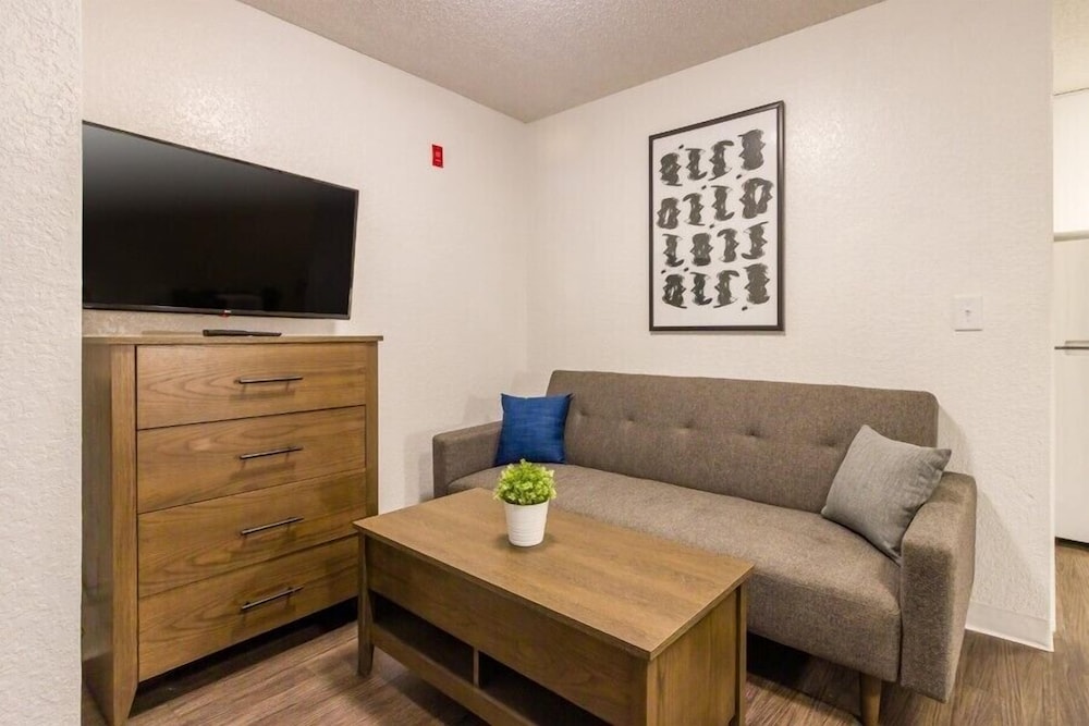 Premium Room, 1 Queen Bed with Sofa bed photo 3