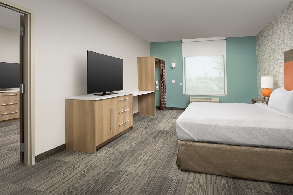 Suite, 1 King Bed, Accessible, Non Smoking (Hearing) - Photo 4
