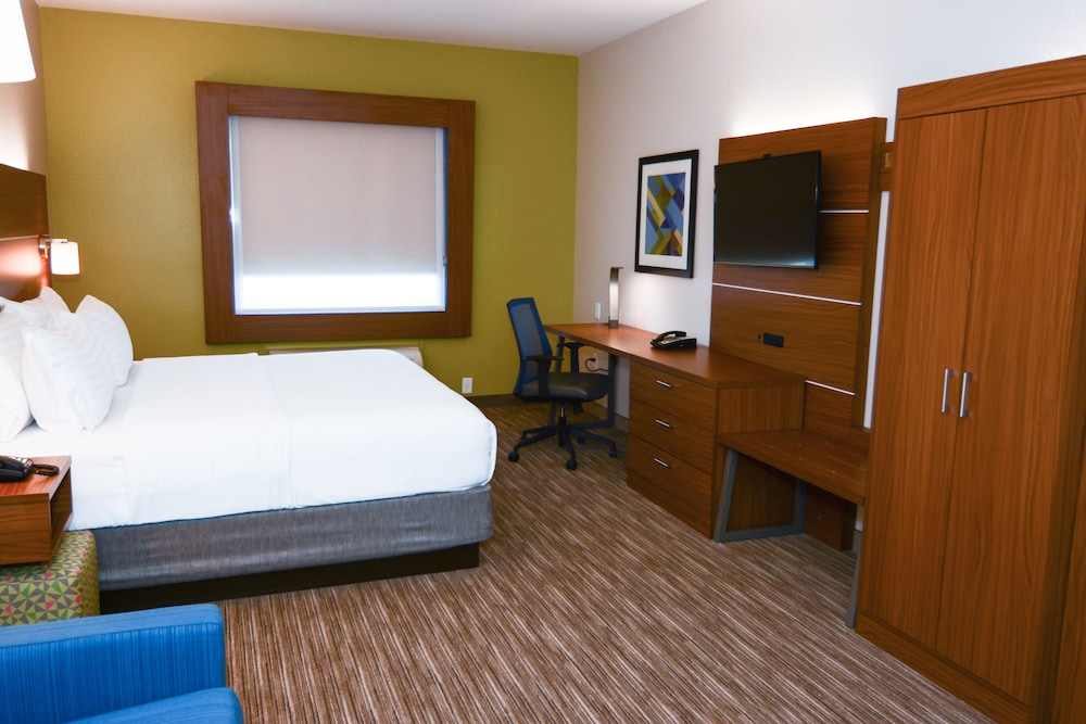 Suite, 1 King Bed with Sofa bed - Photo 2