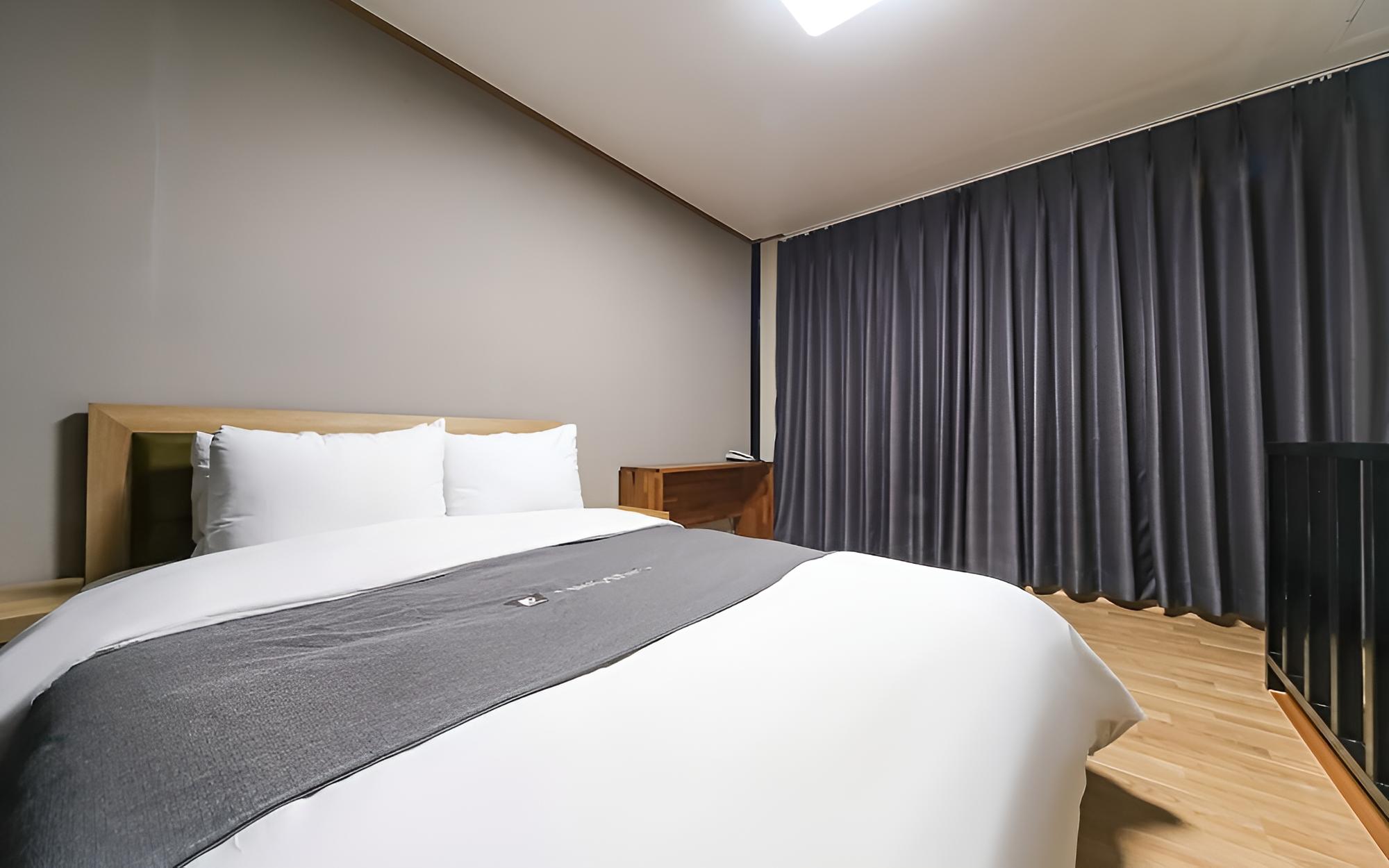 Room (Annex)