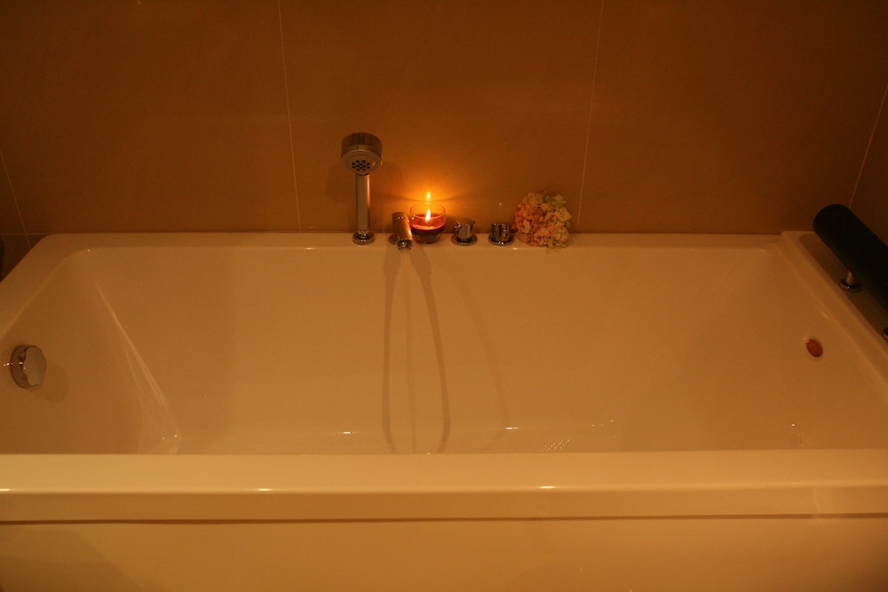 Superior Double Room, Jetted Tub - Photo 2