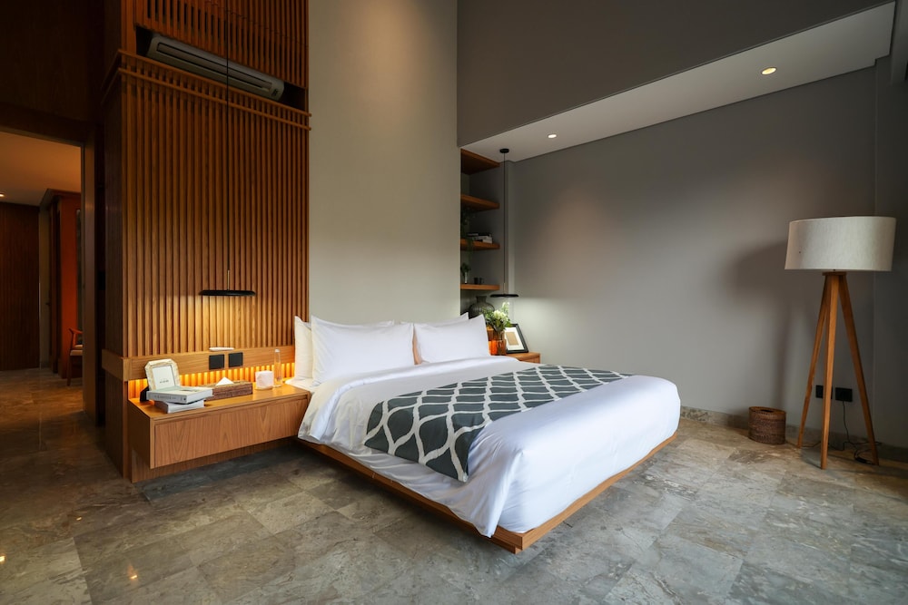 Dinara - Three Bedroom Residence - Photo 12