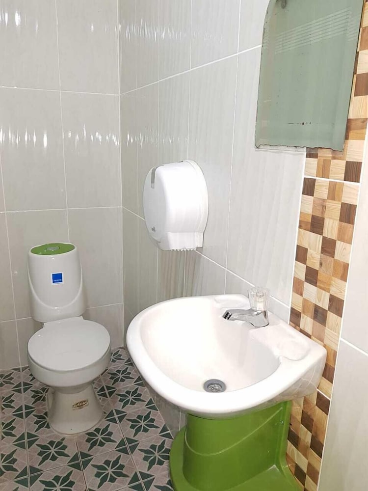 Basic Double Room Single Use, 1 Large Twin Bed, Non Smoking photo 2