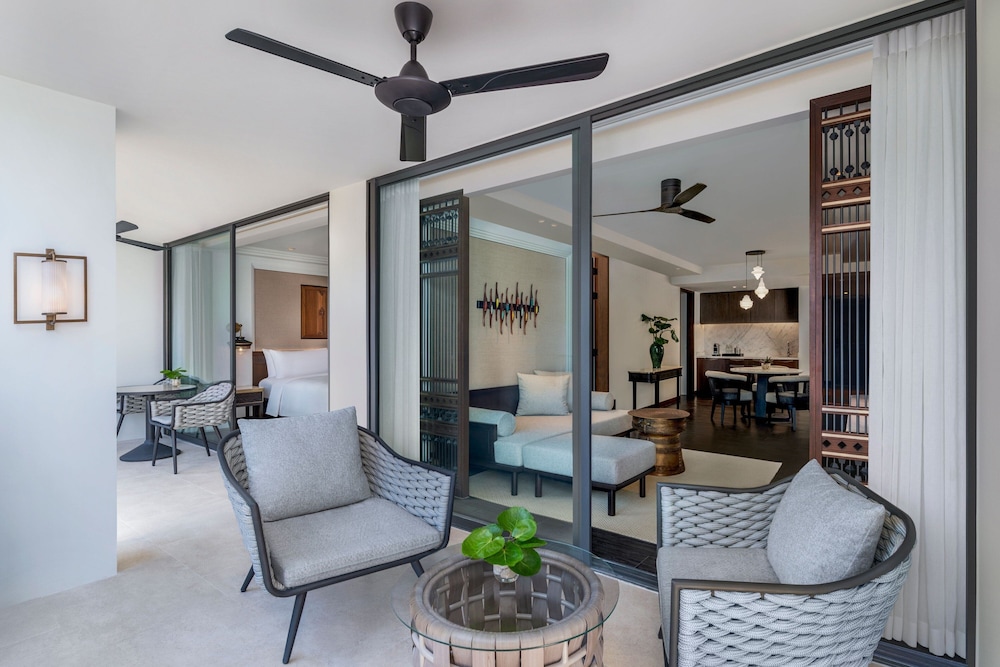 Suite, 2 Bedrooms, Balcony, Pool View