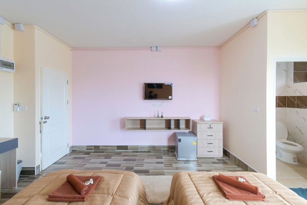 Deluxe Twin Room - Photo 9