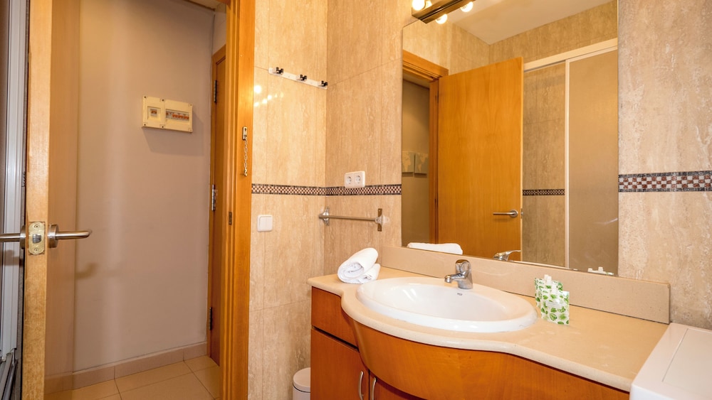 Family Apartment, 1 Bedroom, Balcony, City View photo 3