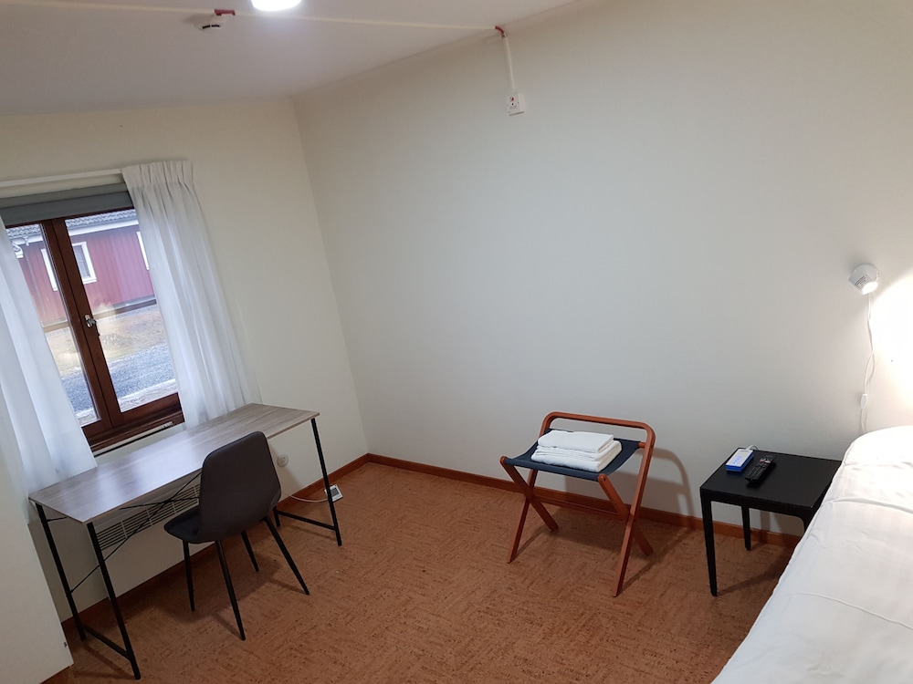 Economy Single Room, 1 Twin Bed, Shared Bathroom photo 2
