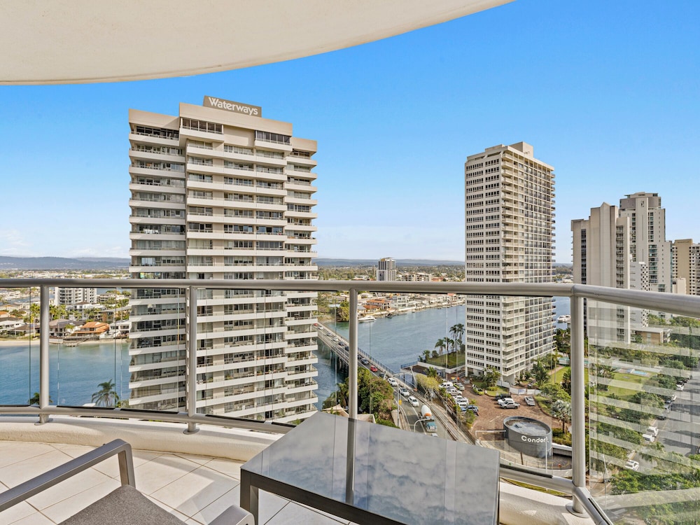 Two-Bedroom Apartment with Ocean View photo 2