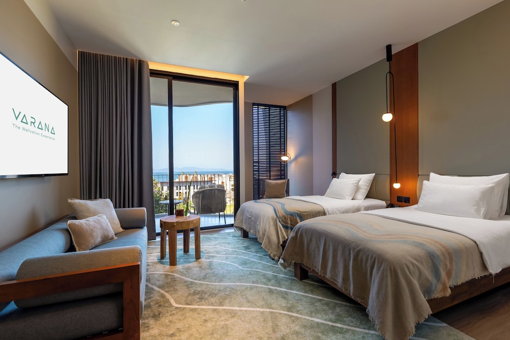 Luxe Ocean View Twin - Photo 1