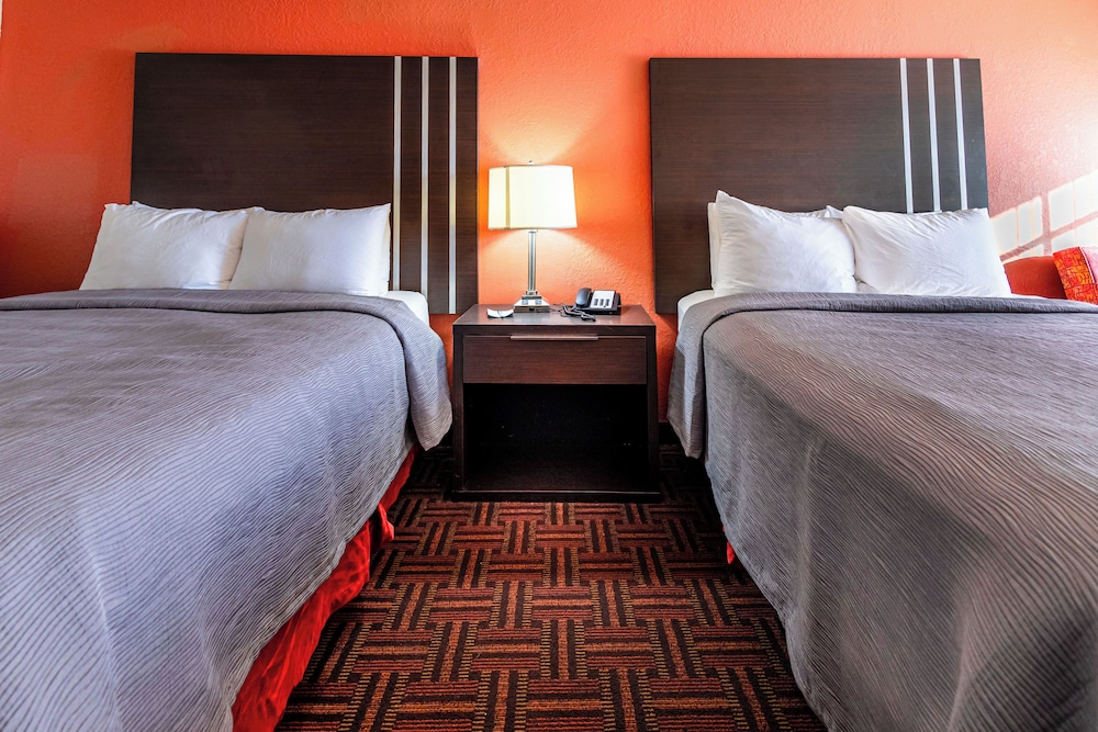 Room, 2 Queen Beds, Accessible, Non Smoking (Upgrade) - Photo 1