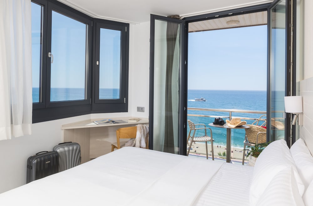 Grand Triple Room, Balcony, Sea View