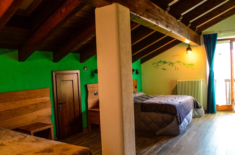 Double Room, Mountain View (French Bed) photo 1