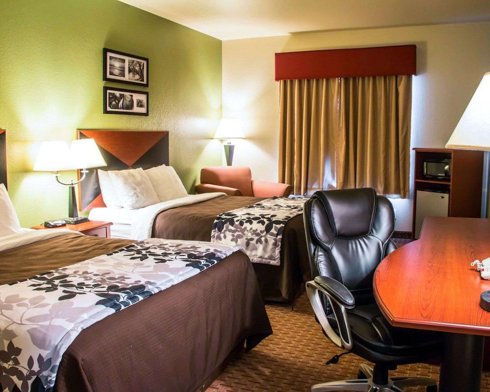Standard Room, 2 Queen Beds, Non Smoking - Photo 2