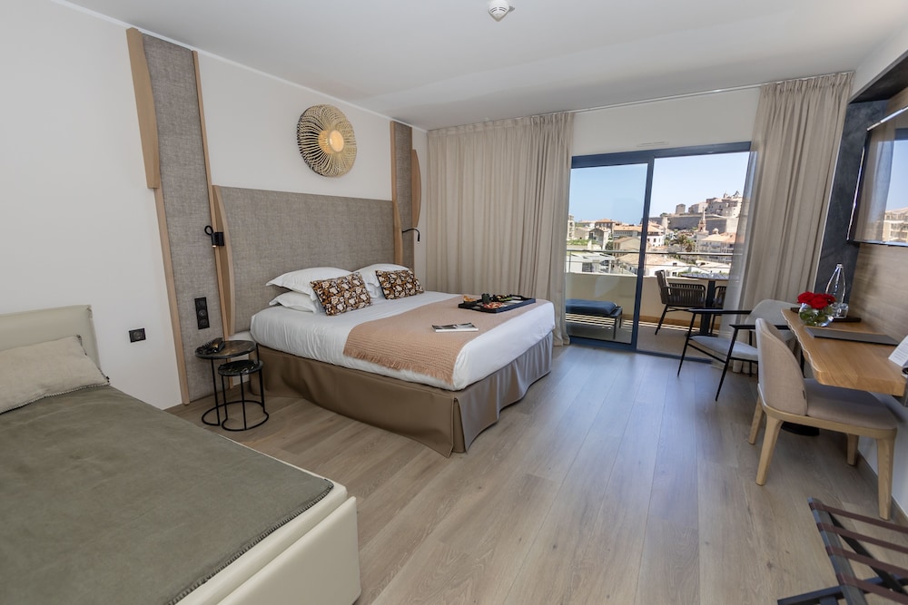 Superior Room, Partial Sea View