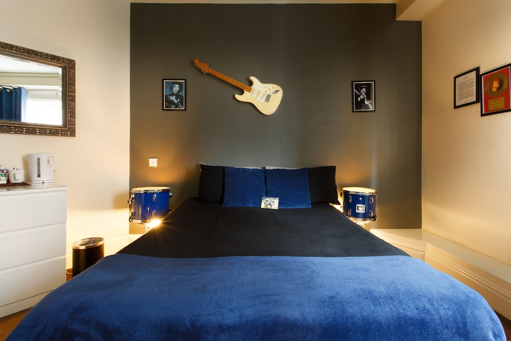 Suite, Ensuite photo 2