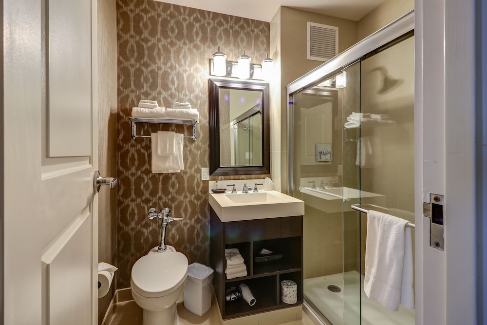 Suite, 1 King Bed (Coral Junior Suite) - Photo 7