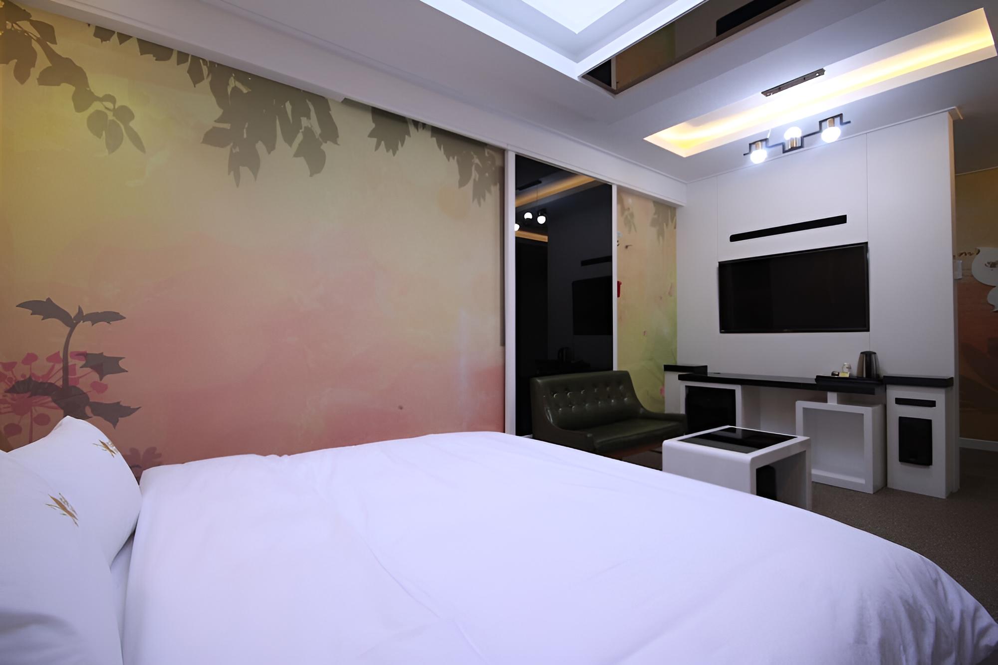 Room (Semi-special room (Free Netflix avail) - Photo 4